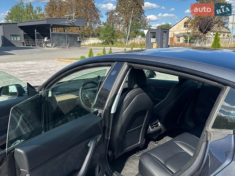 Седан Tesla Model 3 2021 в Києві