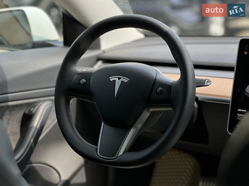 Седан Tesla Model 3 2020 в Ивано-Франковске
