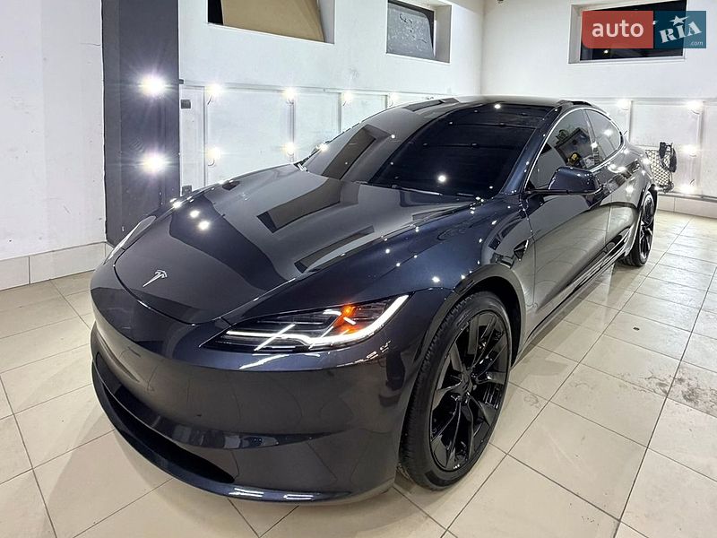 Седан Tesla Model 3 2024 в Коломиї