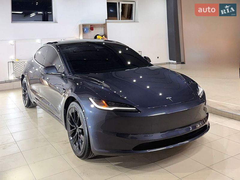 Седан Tesla Model 3 2024 в Коломиї
