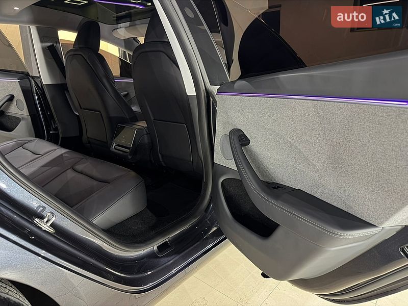 Седан Tesla Model 3 2024 в Коломиї