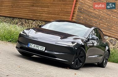 Седан Tesla Model 3 2025 в Самборі