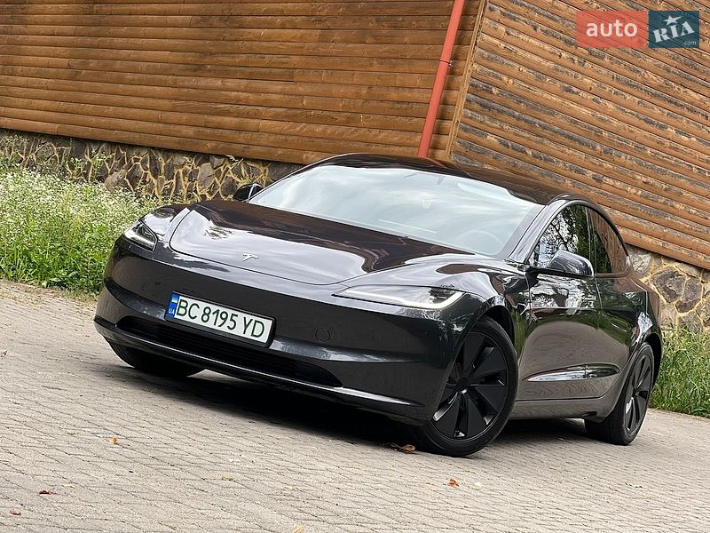 Седан Tesla Model 3 2025 в Самборі