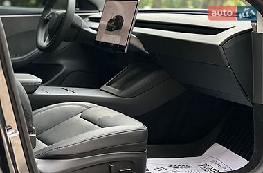 Седан Tesla Model 3 2025 в Самборі