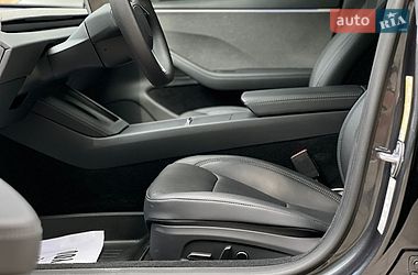 Седан Tesla Model 3 2025 в Самборі