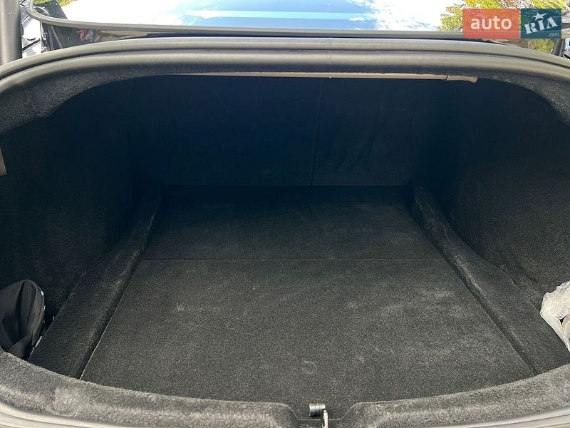 Седан Tesla Model 3 2025 в Самборі