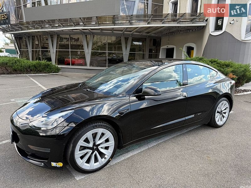 Седан Tesla Model 3 2021 в Києві