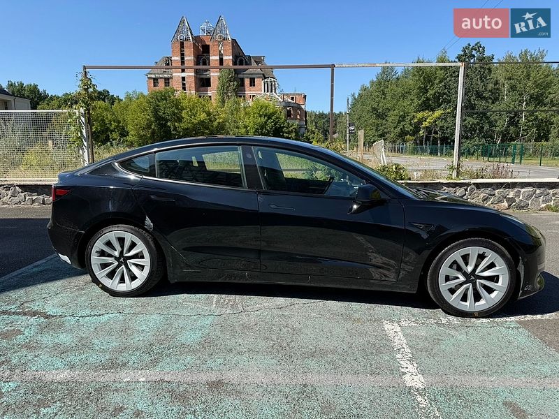 Седан Tesla Model 3 2021 в Києві