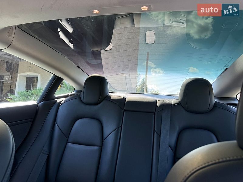 Седан Tesla Model 3 2021 в Києві