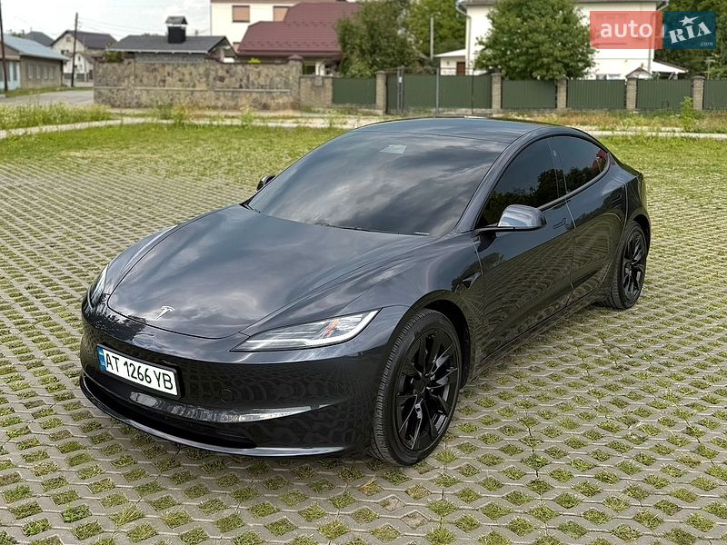 Седан Tesla Model 3 2024 в Коломиї