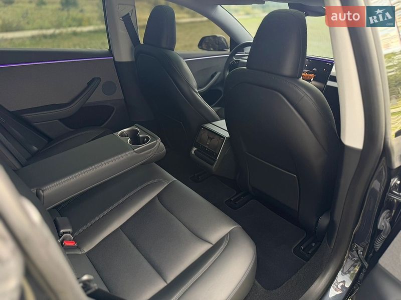 Седан Tesla Model 3 2024 в Коломиї