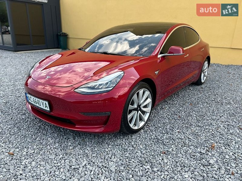 Седан Tesla Model 3 2019 в Самборе