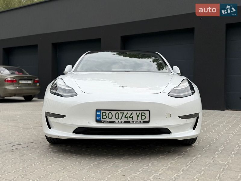 Седан Tesla Model 3 2018 в Тернополе