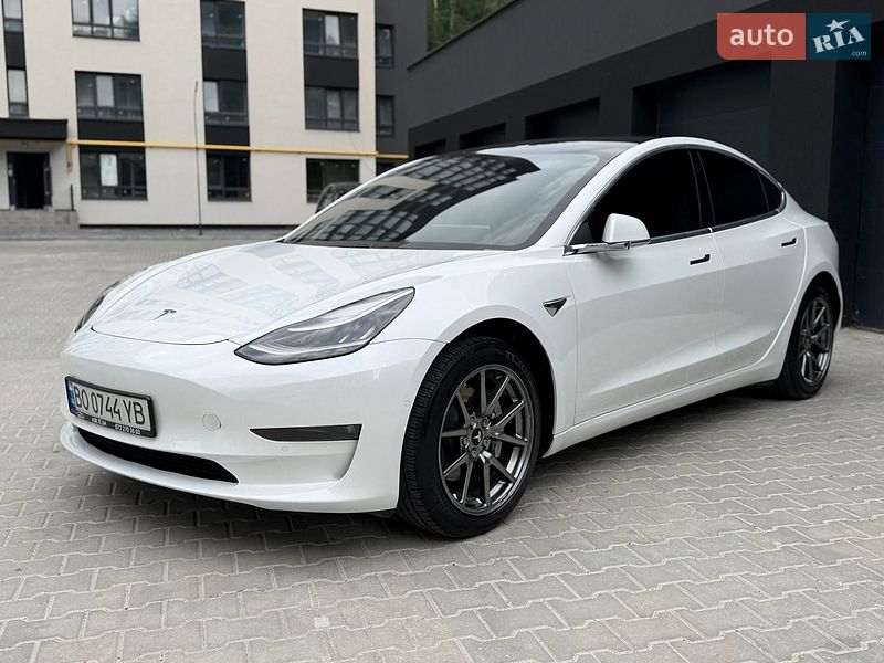 Седан Tesla Model 3 2018 в Тернополе