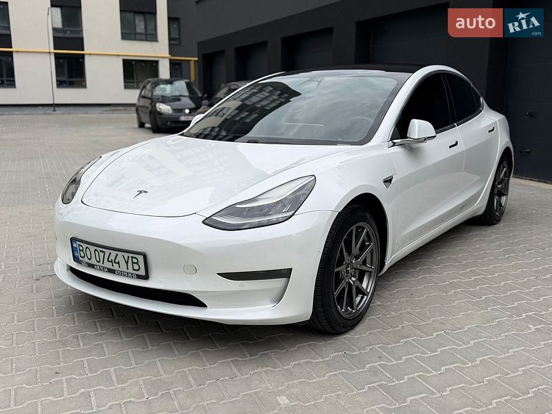 Седан Tesla Model 3 2018 в Тернополе