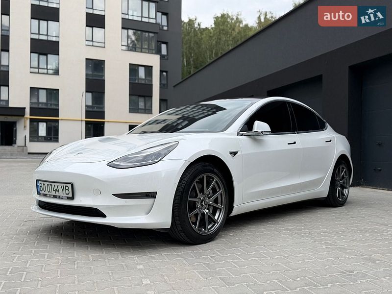 Седан Tesla Model 3 2018 в Тернополе