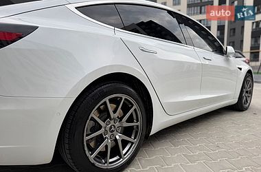 Седан Tesla Model 3 2018 в Тернополе
