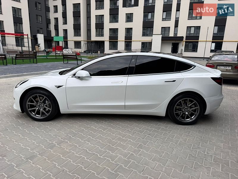 Седан Tesla Model 3 2018 в Тернополе