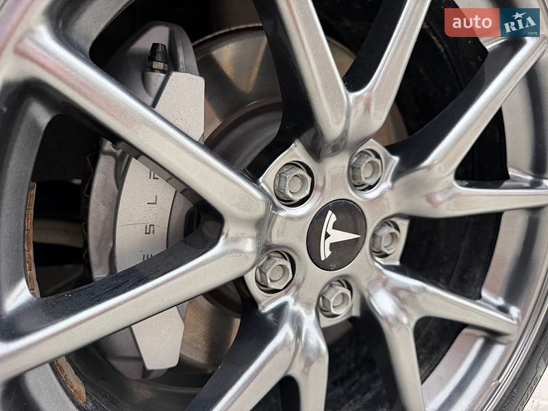 Седан Tesla Model 3 2018 в Тернополе