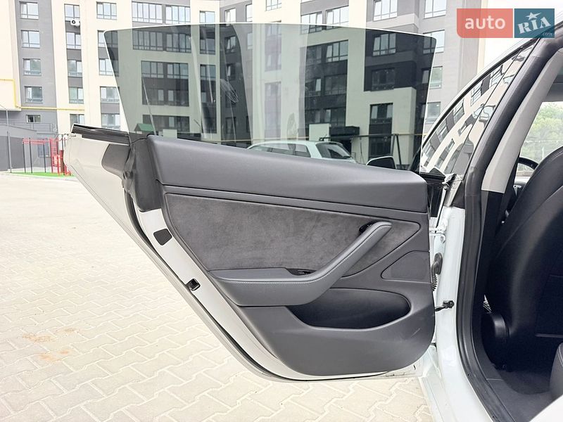 Седан Tesla Model 3 2018 в Тернополе