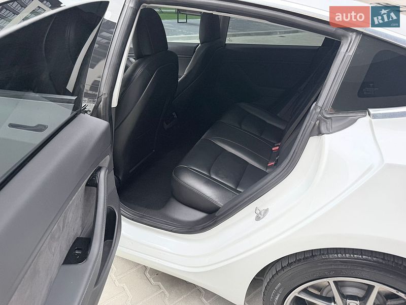 Седан Tesla Model 3 2018 в Тернополе