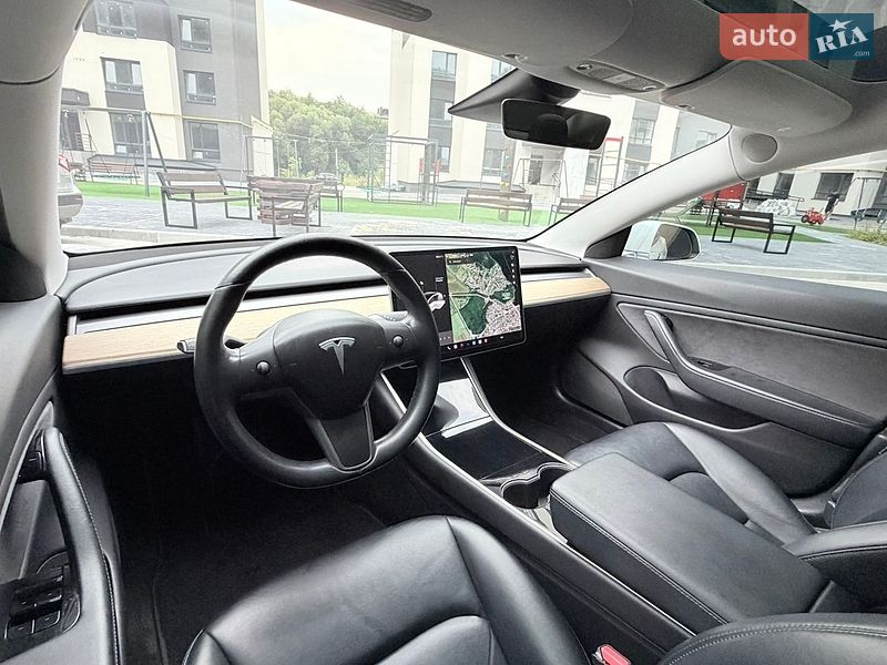 Седан Tesla Model 3 2018 в Тернополе
