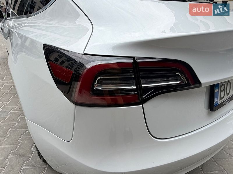 Седан Tesla Model 3 2018 в Тернополе