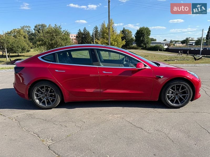 Седан Tesla Model 3 2020 в Кременчуге