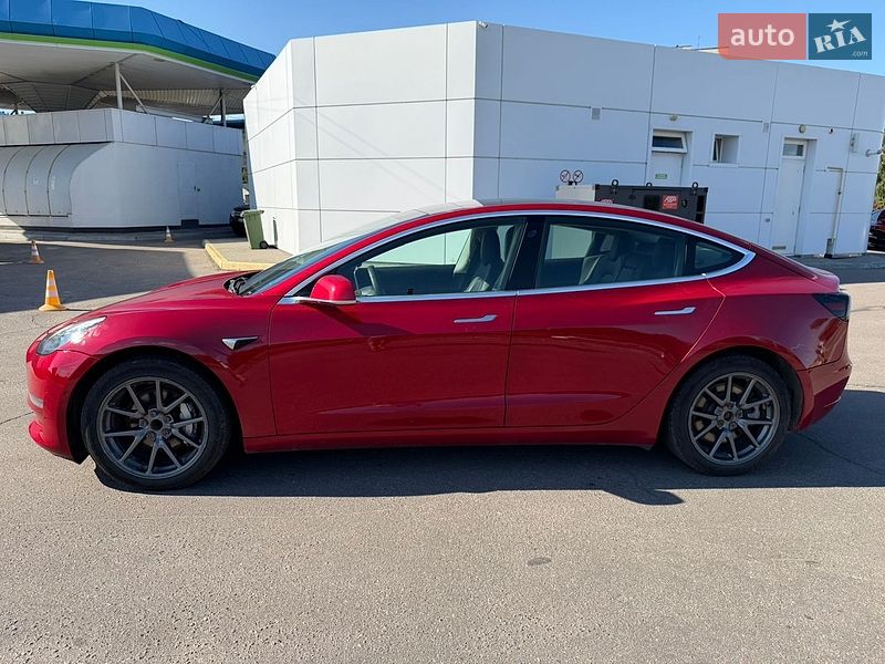 Седан Tesla Model 3 2020 в Кременчуге