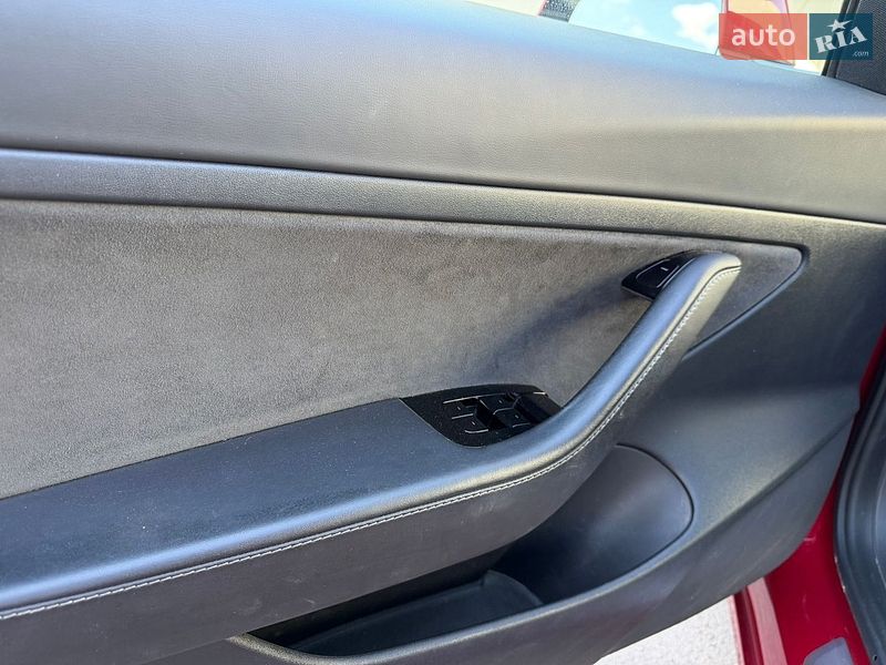 Седан Tesla Model 3 2020 в Кременчуге