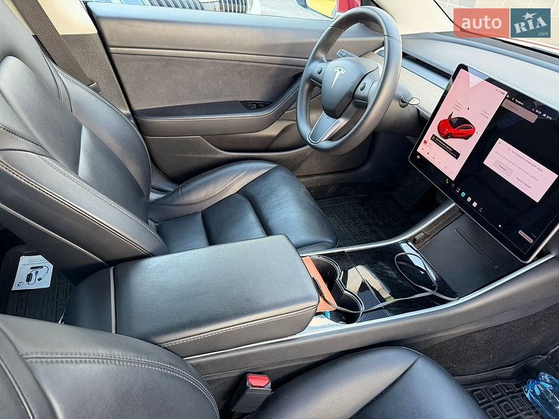 Седан Tesla Model 3 2020 в Кременчуге