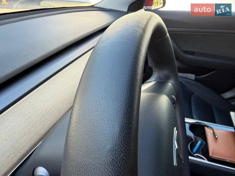 Седан Tesla Model 3 2020 в Кременчуге