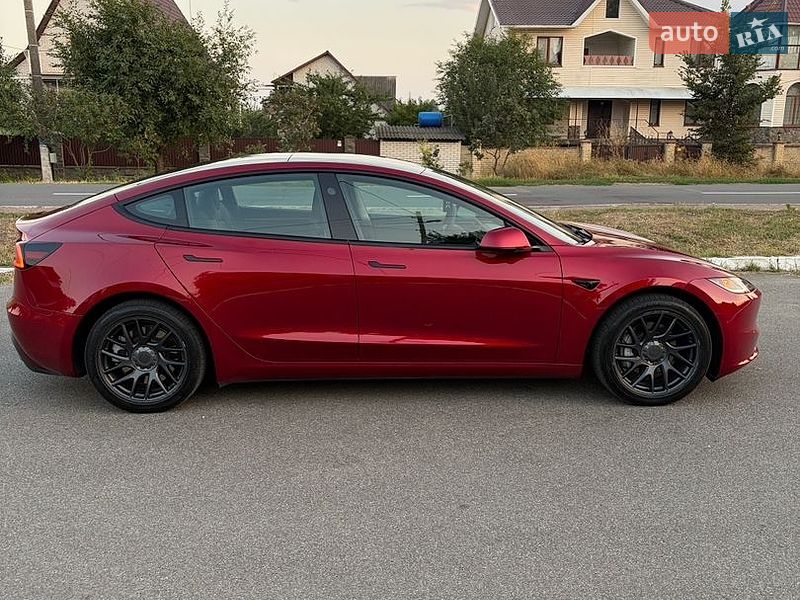 Седан Tesla Model 3 2024 в Барышевке