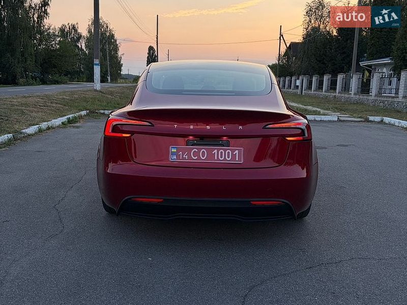 Седан Tesla Model 3 2024 в Барышевке