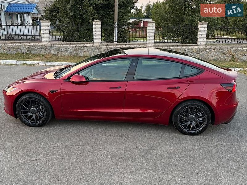 Седан Tesla Model 3 2024 в Барышевке