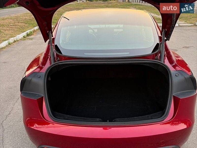 Седан Tesla Model 3 2024 в Барышевке