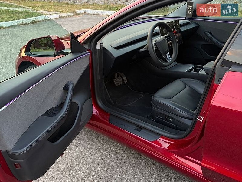 Седан Tesla Model 3 2024 в Барышевке