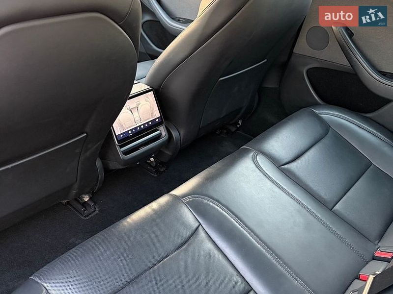Седан Tesla Model 3 2024 в Барышевке