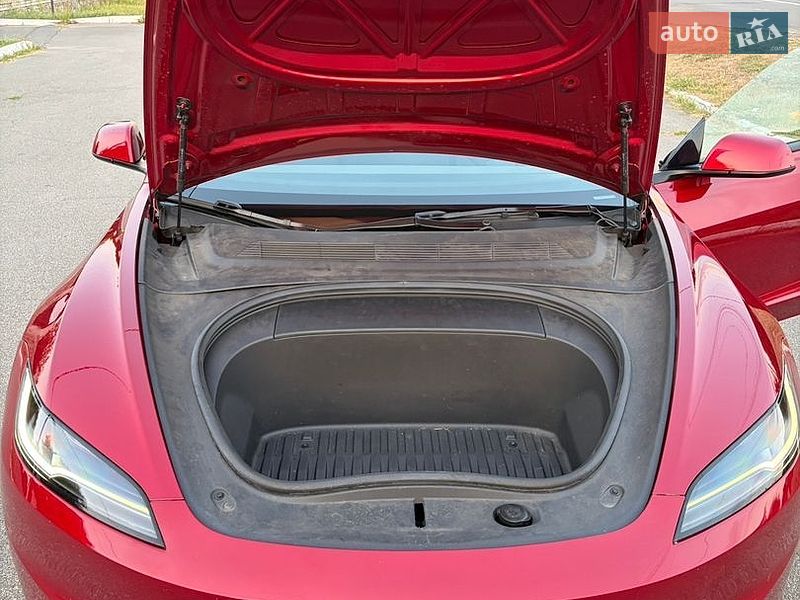 Седан Tesla Model 3 2024 в Барышевке