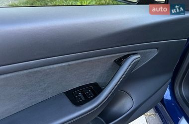 Седан Tesla Model 3 2019 в Стрые