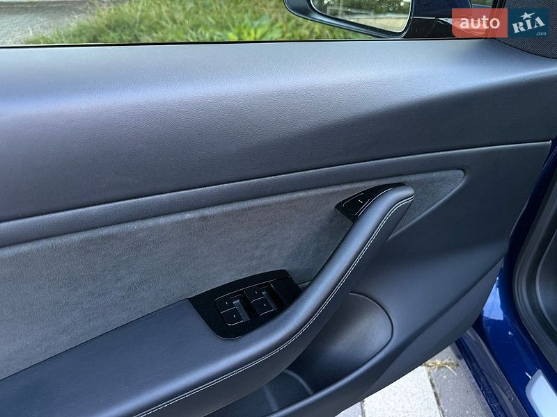 Седан Tesla Model 3 2019 в Стрые