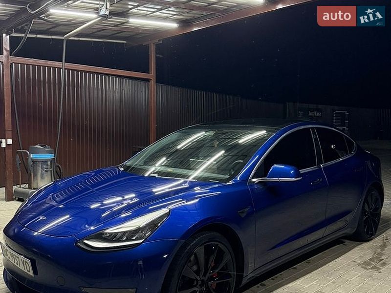 Седан Tesla Model 3 2019 в Львові