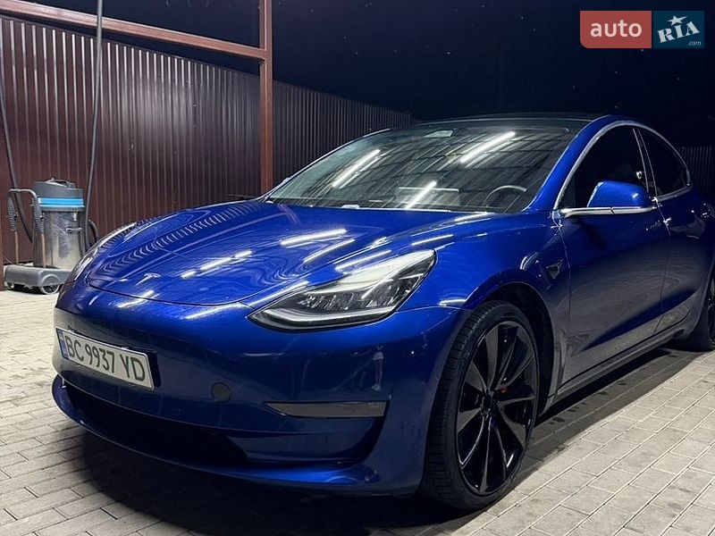 Седан Tesla Model 3 2019 в Львові