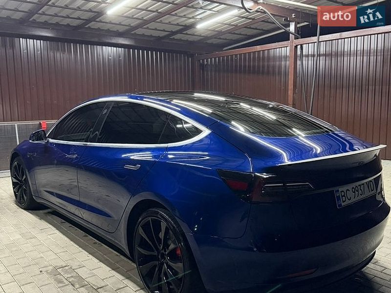 Седан Tesla Model 3 2019 в Львові
