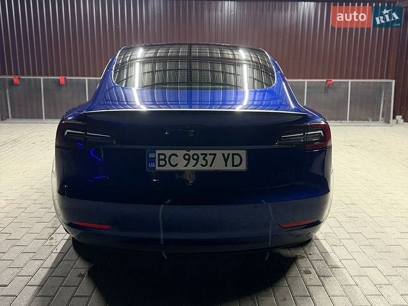 Седан Tesla Model 3 2019 в Львові