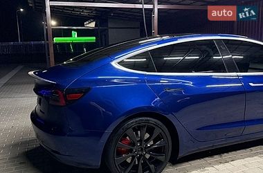 Седан Tesla Model 3 2019 в Львові