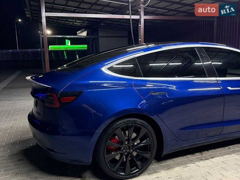 Седан Tesla Model 3 2019 в Львові