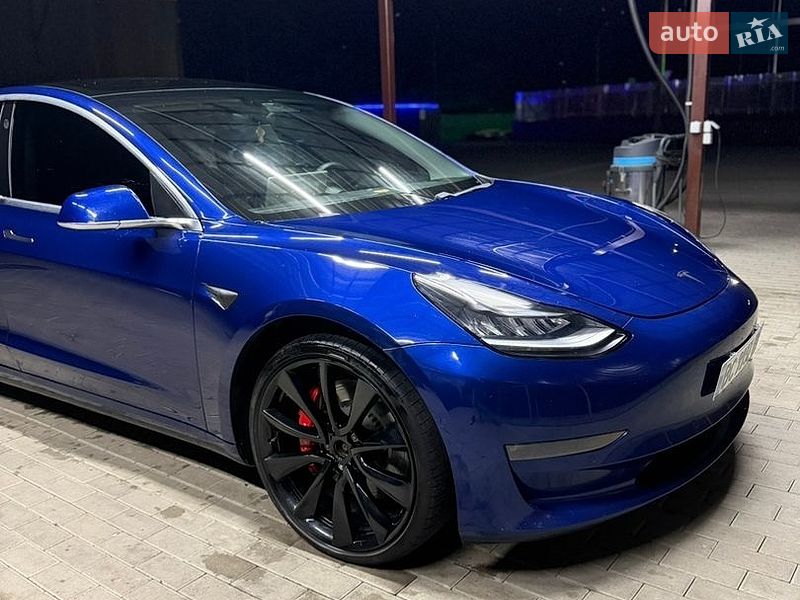 Седан Tesla Model 3 2019 в Львові