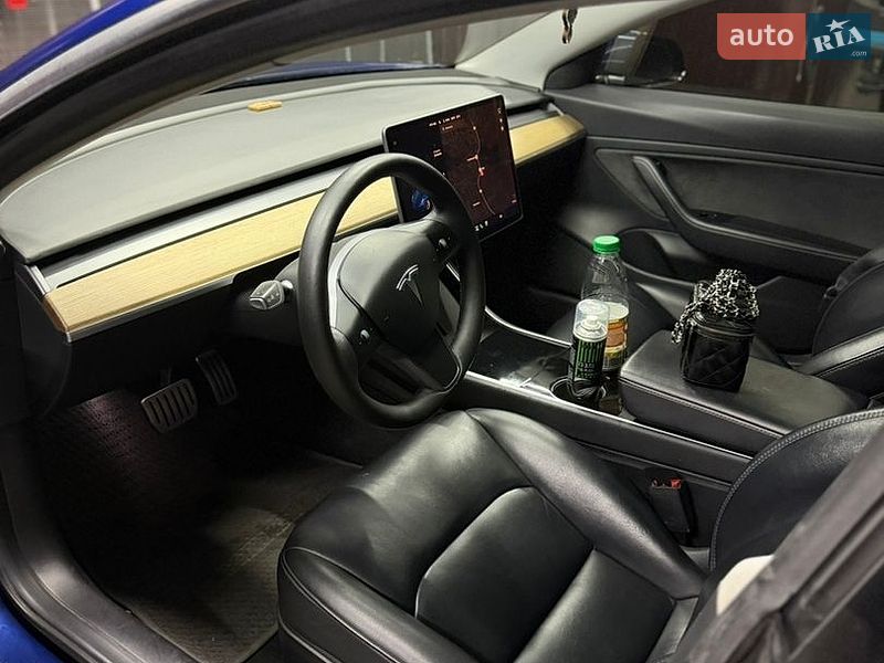 Седан Tesla Model 3 2019 в Львові