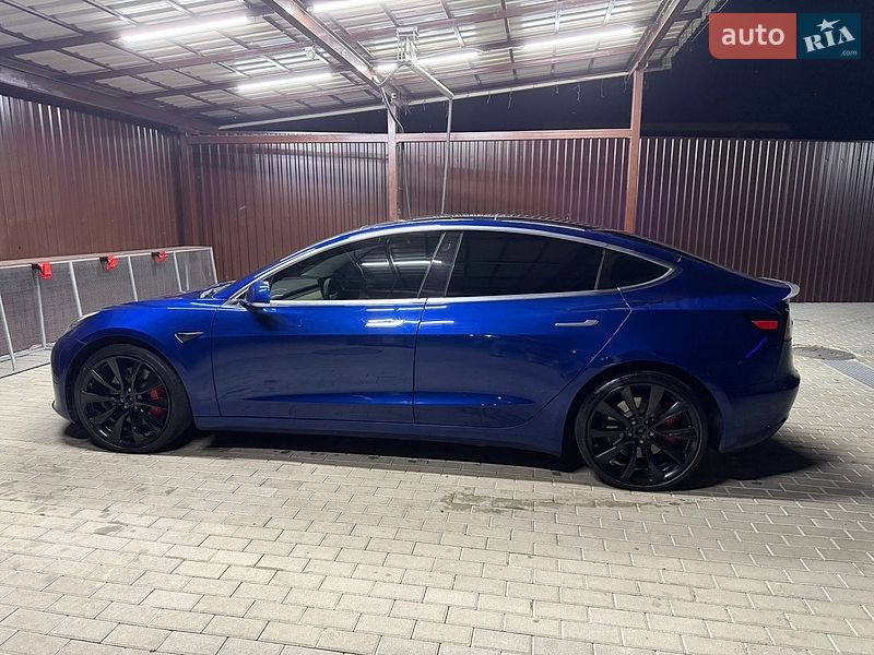 Седан Tesla Model 3 2019 в Львові